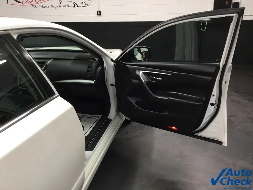 Used 2016 White Nissan 2.5 SV image 39
