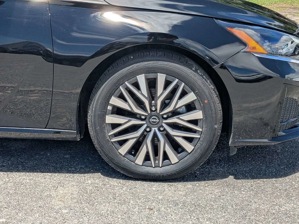 2025 Nissan Altima SV - Photo 10