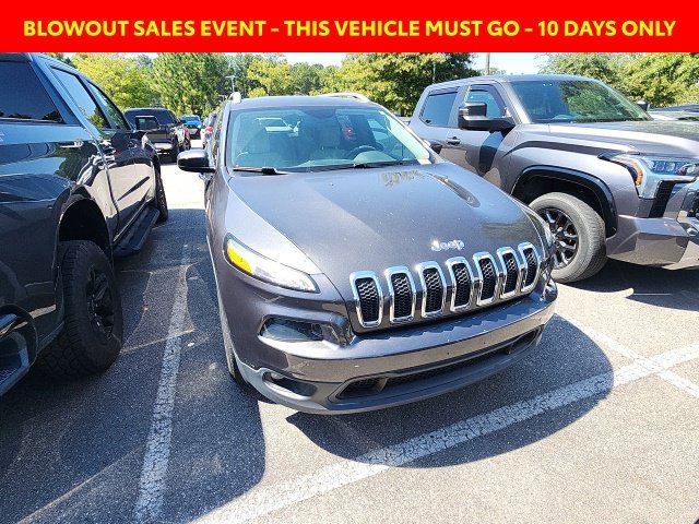 Used 2016 Gray Jeep Latitude image 3