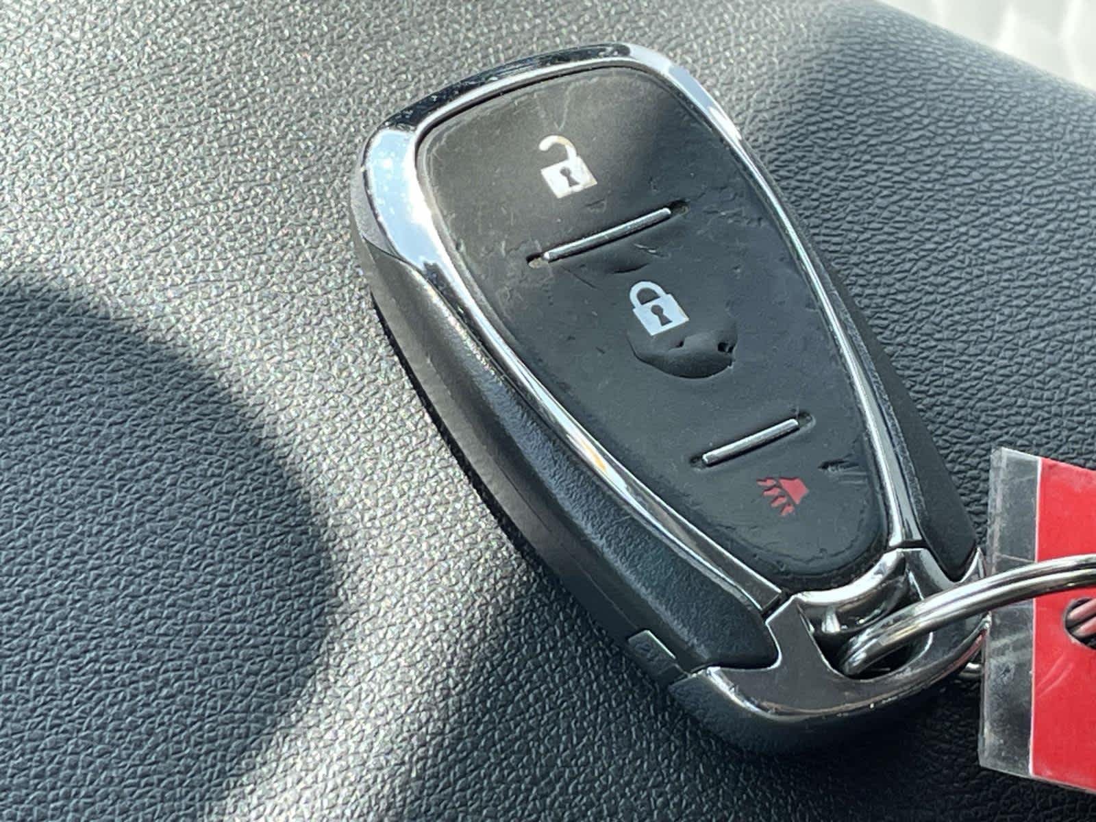 Used 2018 Summit White Chevrolet LS image 4