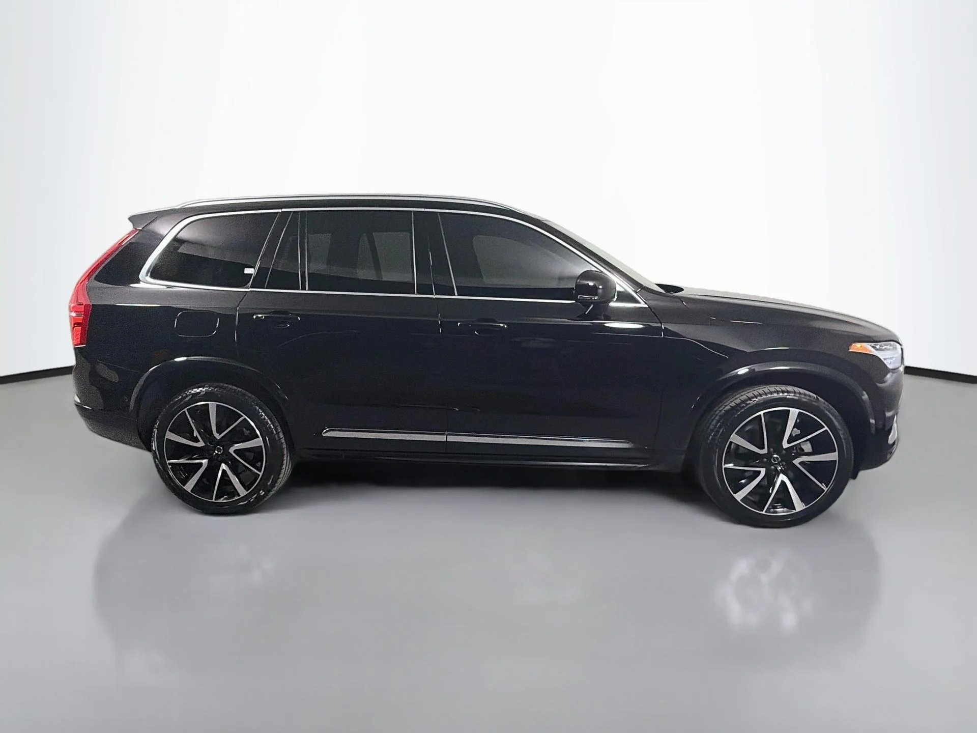 Certified Used 2024 Onyx Black Volvo Plus image 5