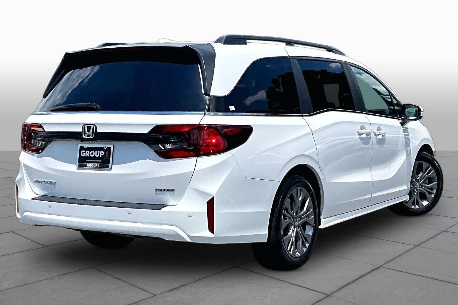 Used 2025 Platinum White Pearl Honda Touring image 13