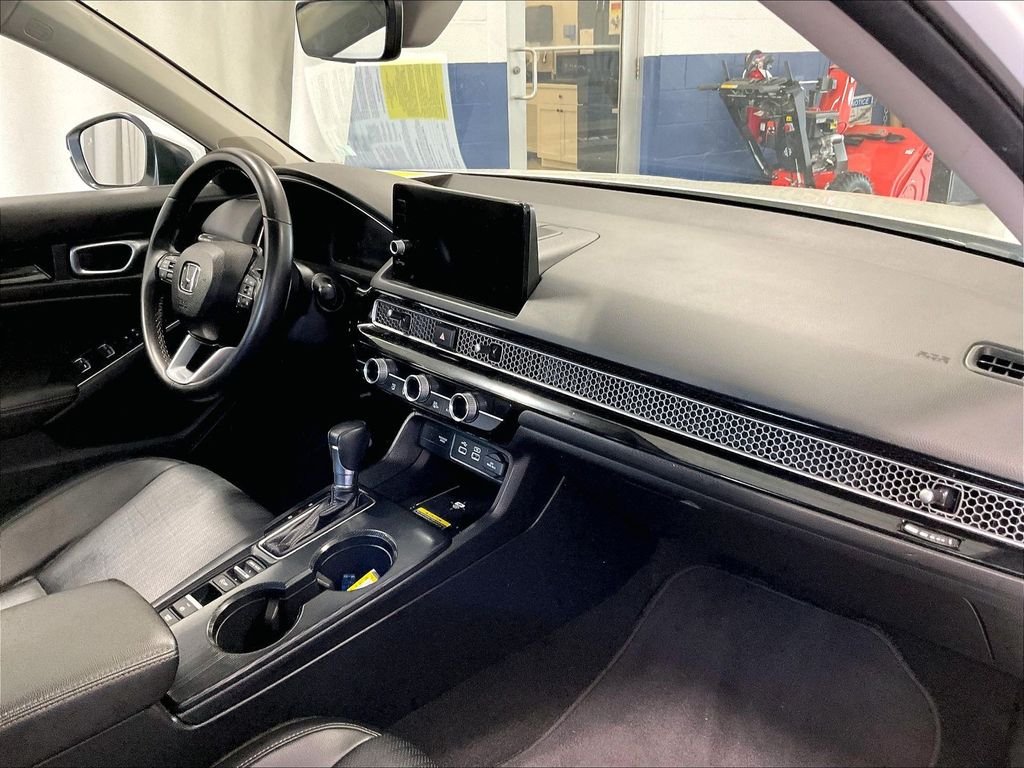 Used 2023 Platinum White Honda Touring image 14