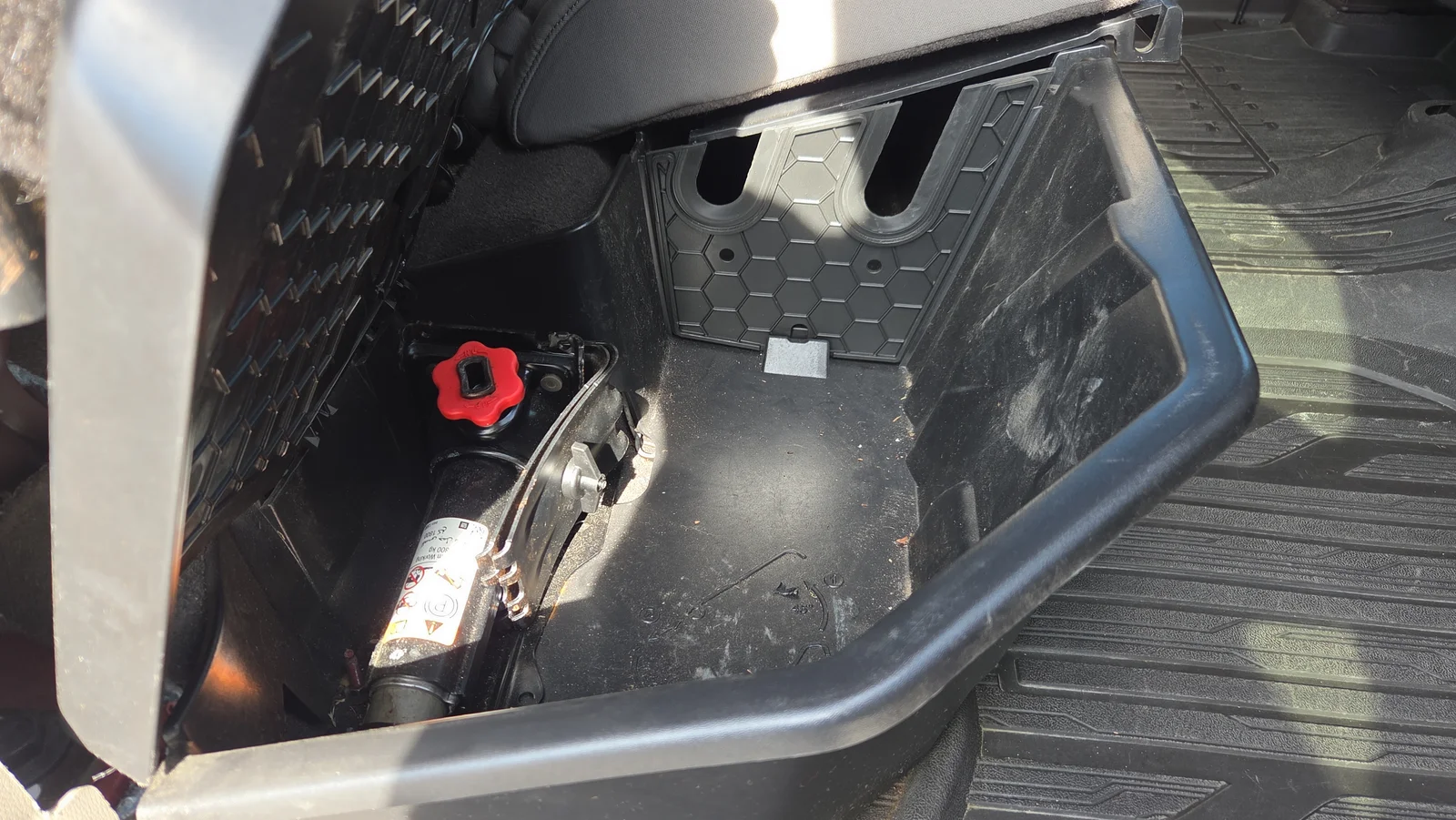 Used 2019 Red GMC SLT image 19