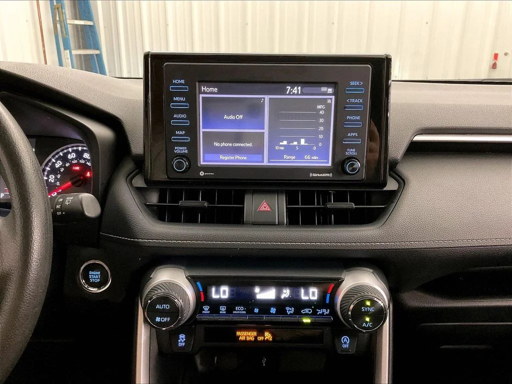 Used 2020 Silver Toyota XLE image 35