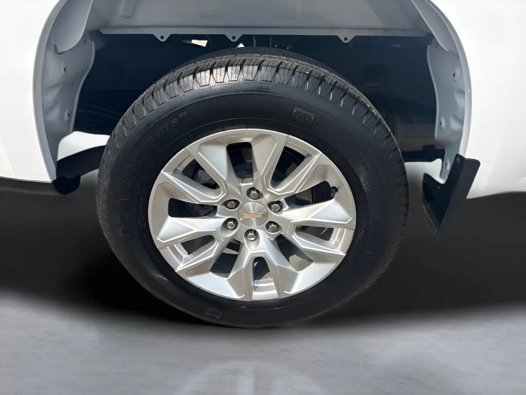 Used 2023 Summit White Chevrolet Custom image 29