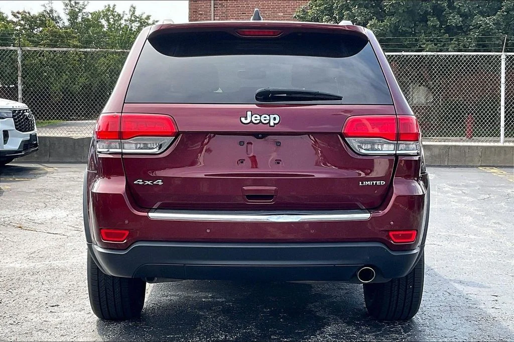 Used 2019 Red Jeep Limited image 3