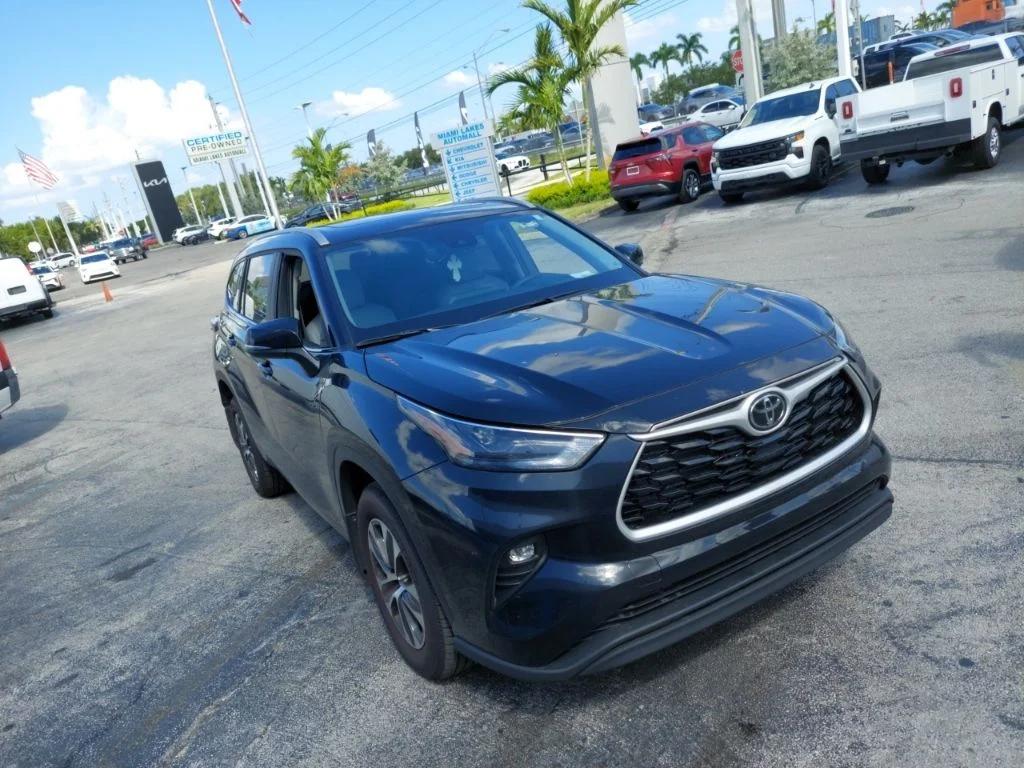 Used 2026 Midnight Black Metallic Toyota XLE image 3