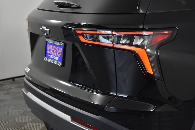 New 2027 Mosaic Black Metallic Chevrolet LT image 10