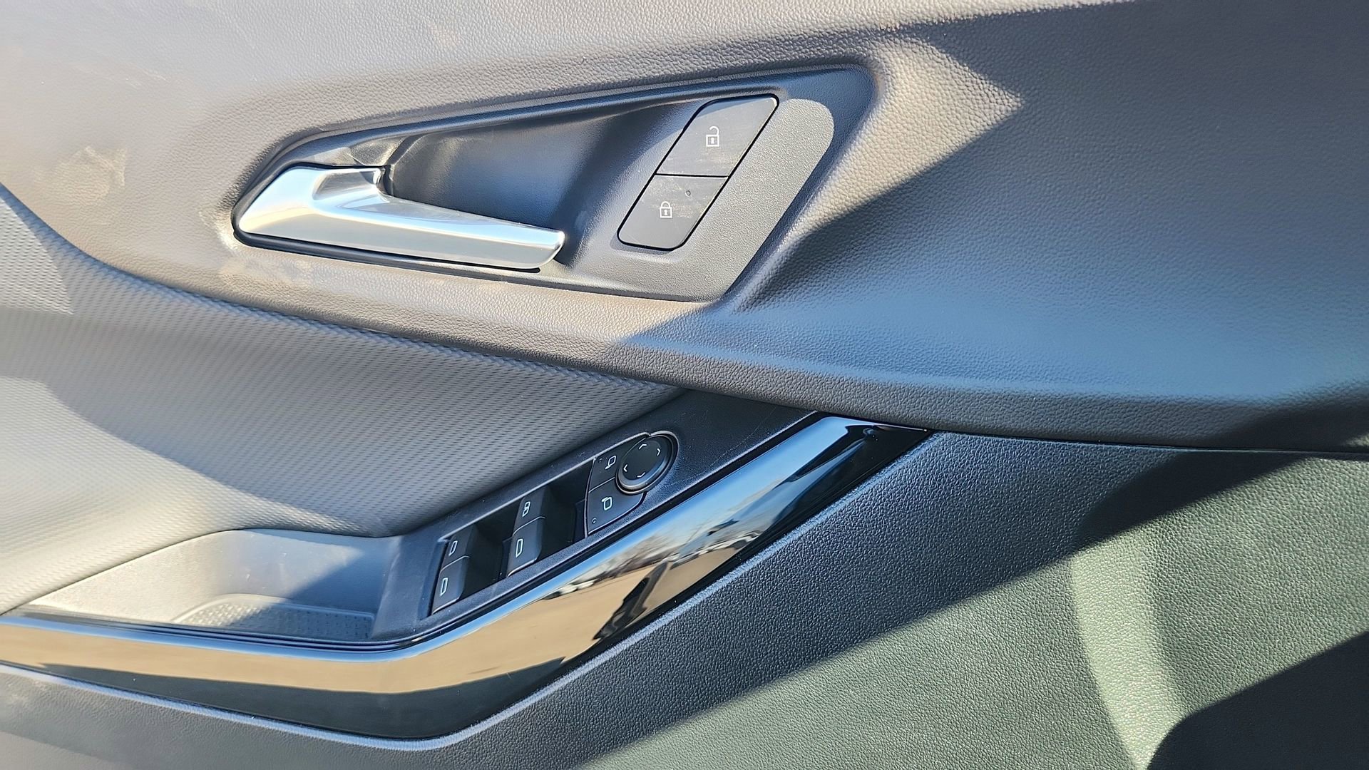 2026 Chevrolet Equinox LT - Photo 22
