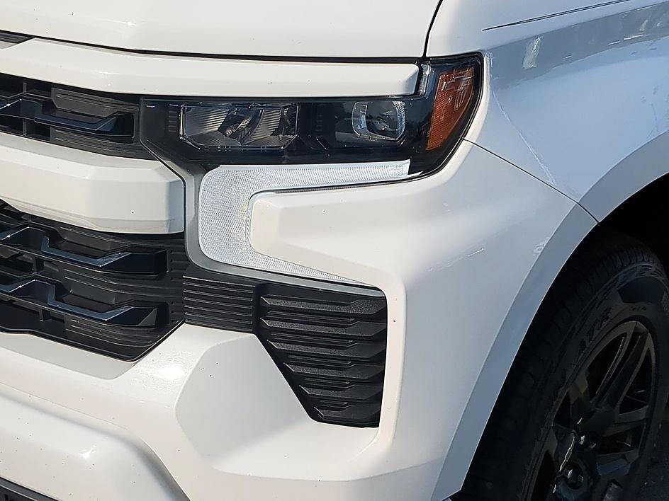 Used 2025 Summit White Chevrolet RST image 9