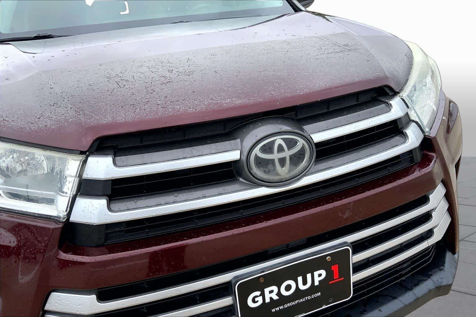 Used 2018 Ooh La La Rouge Mica Toyota LE image 29
