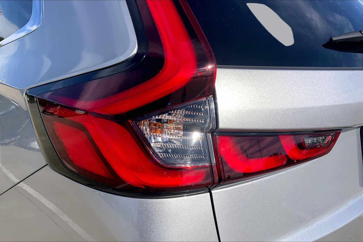 Used 2025 Solar Silver Metallic Honda EX-L image 28