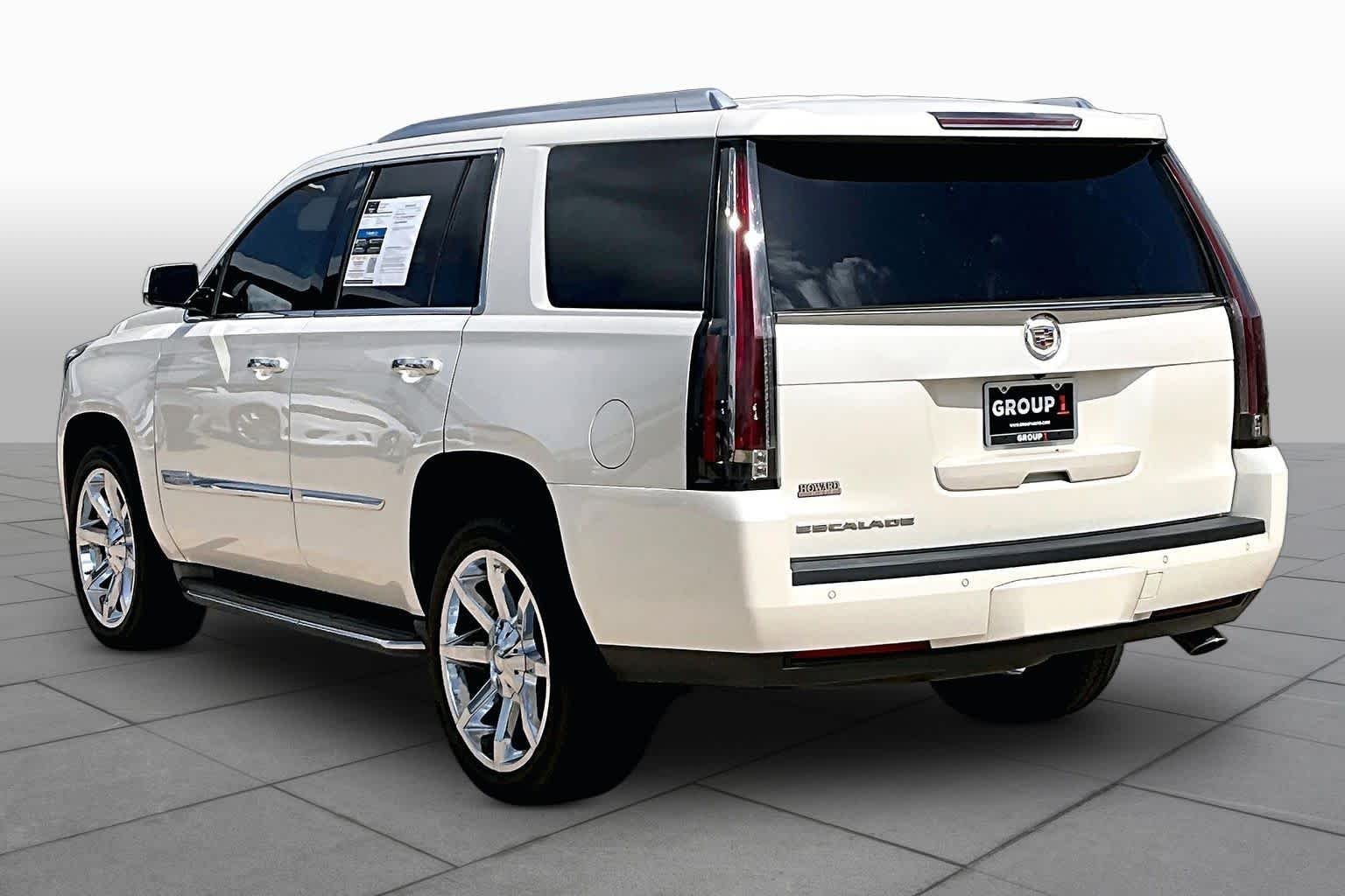Used 2015 White Diamond Tricoat Cadillac Luxury image 6