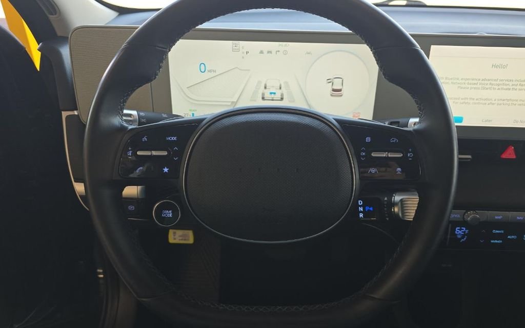 Used 2023 Black Hyundai SE image 9
