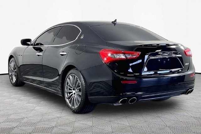 Used 2017  Maserati Base image 4