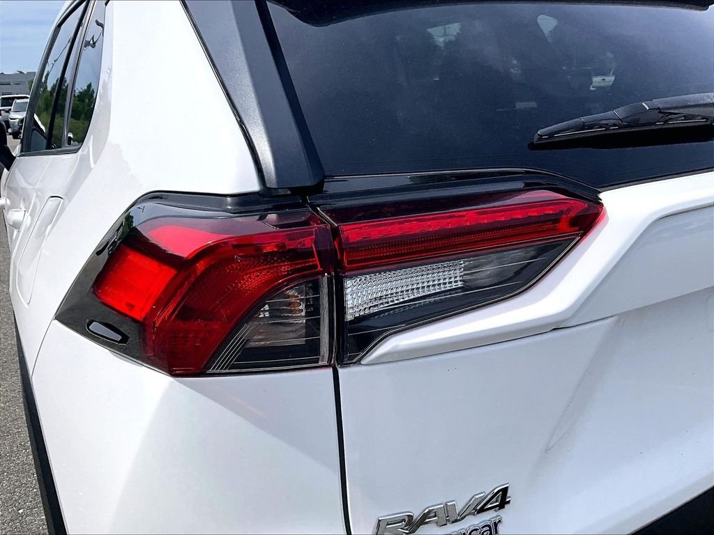Used 2021 White Toyota LE image 33