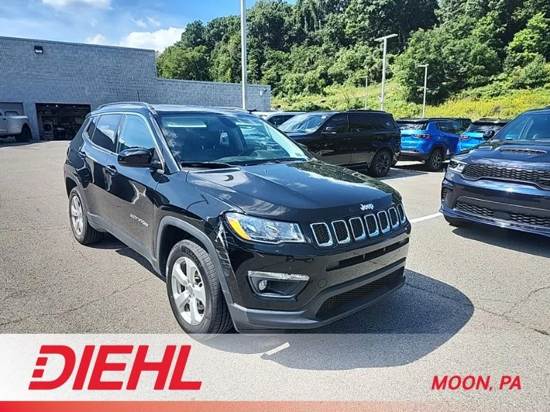 Used 2019 Black Jeep Latitude image 1