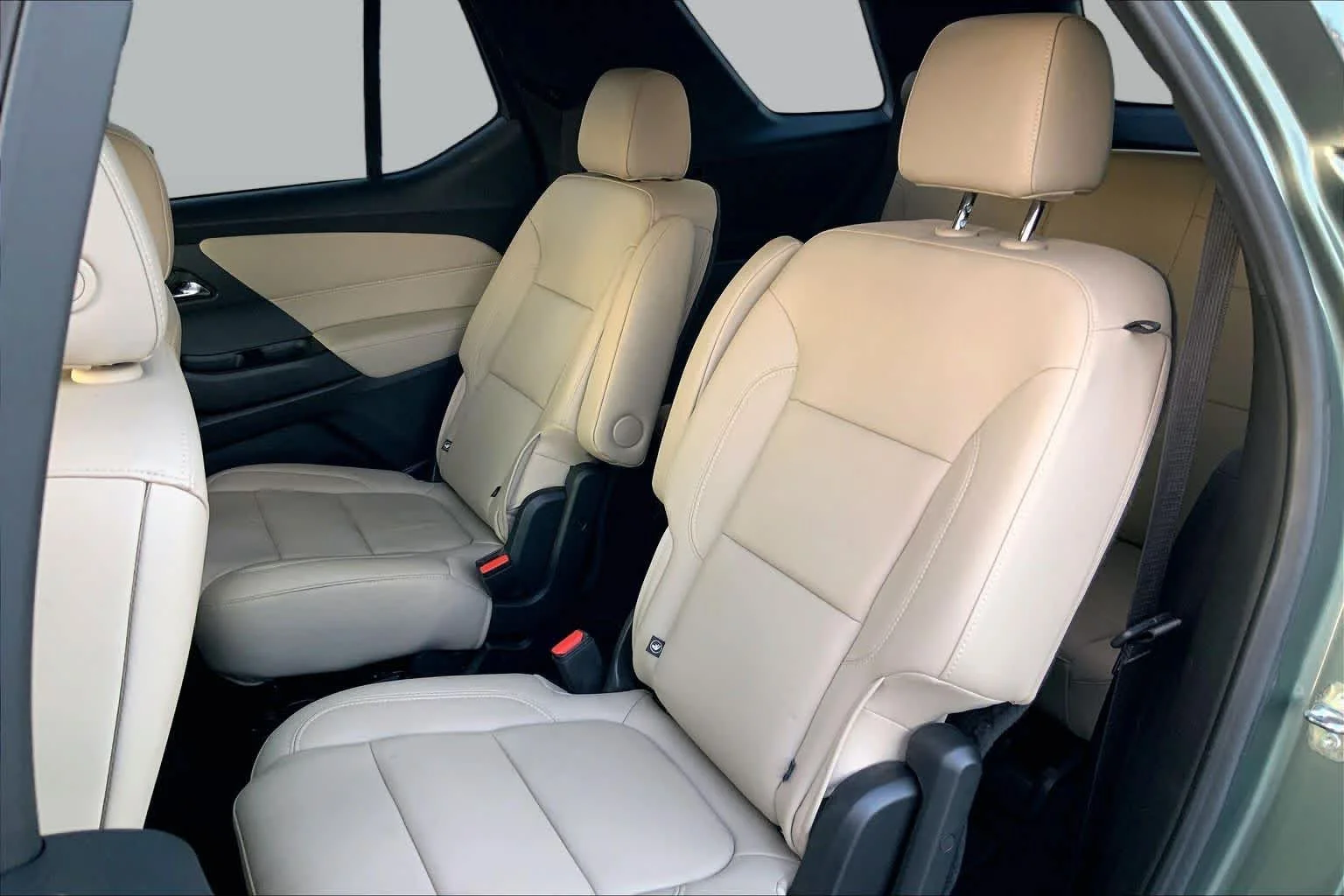 Used 2023 Silver Sage Metallic Chevrolet LT Leather image 19