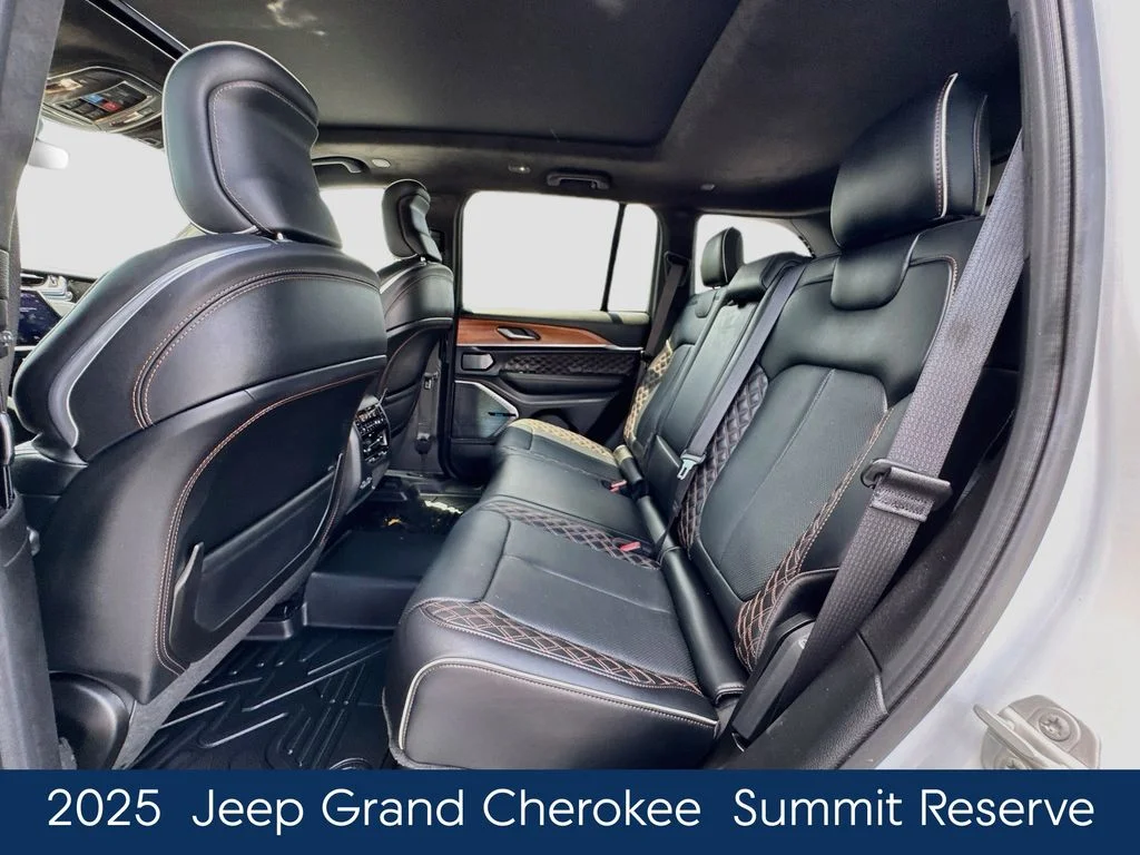 Used 2025 White Jeep Summit Reserve image 34