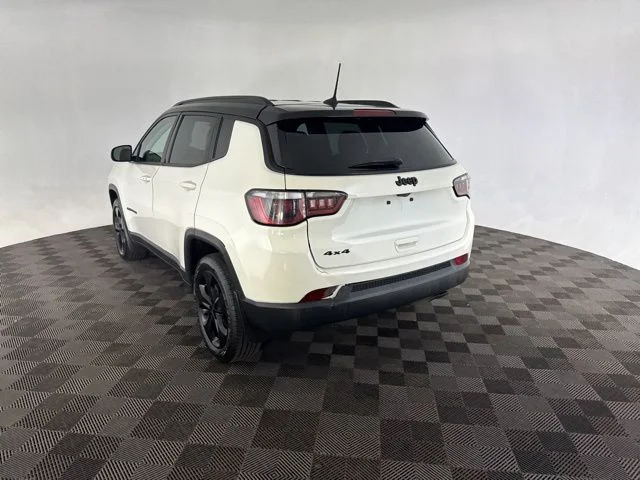 Used 2018 White Jeep Latitude image 7