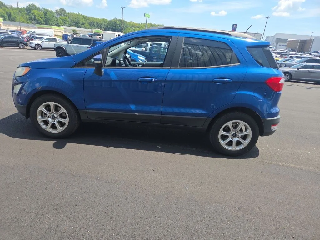 Used 2018 Blue Ford SE image 8