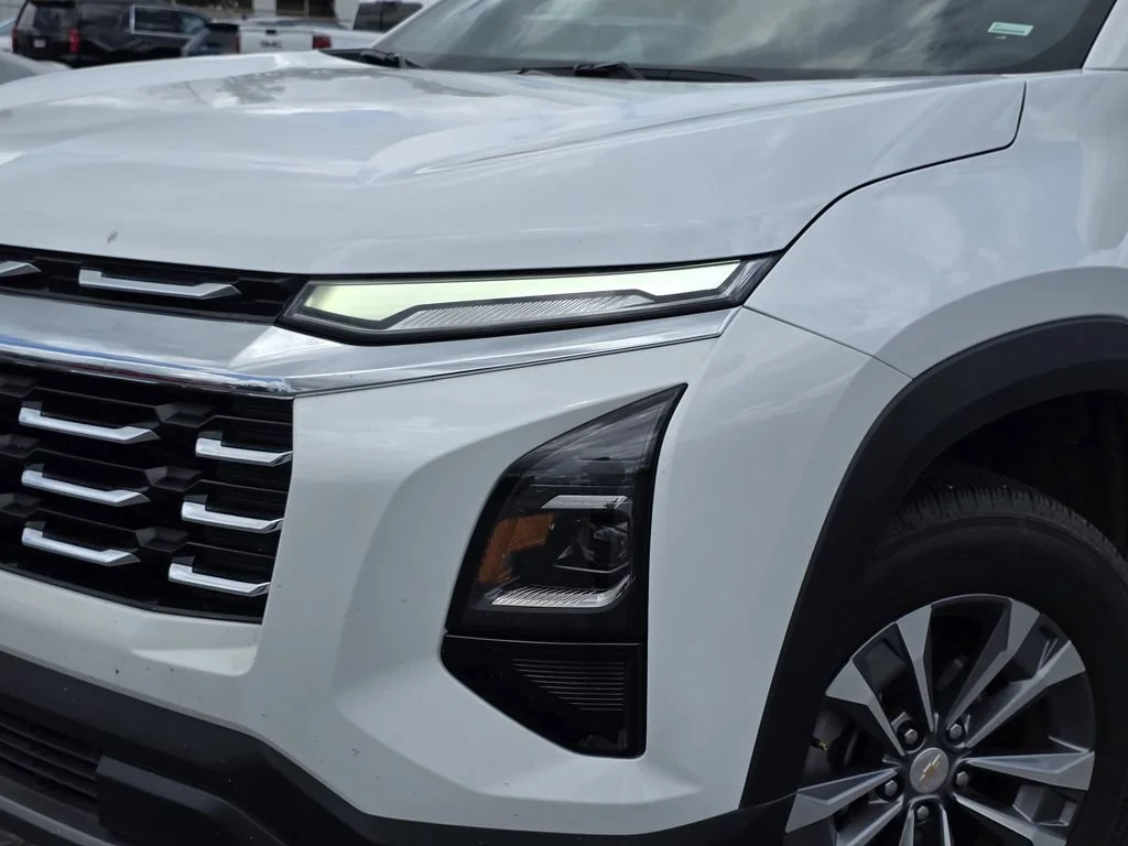 Used 2026 Summit White Chevrolet LT image 7