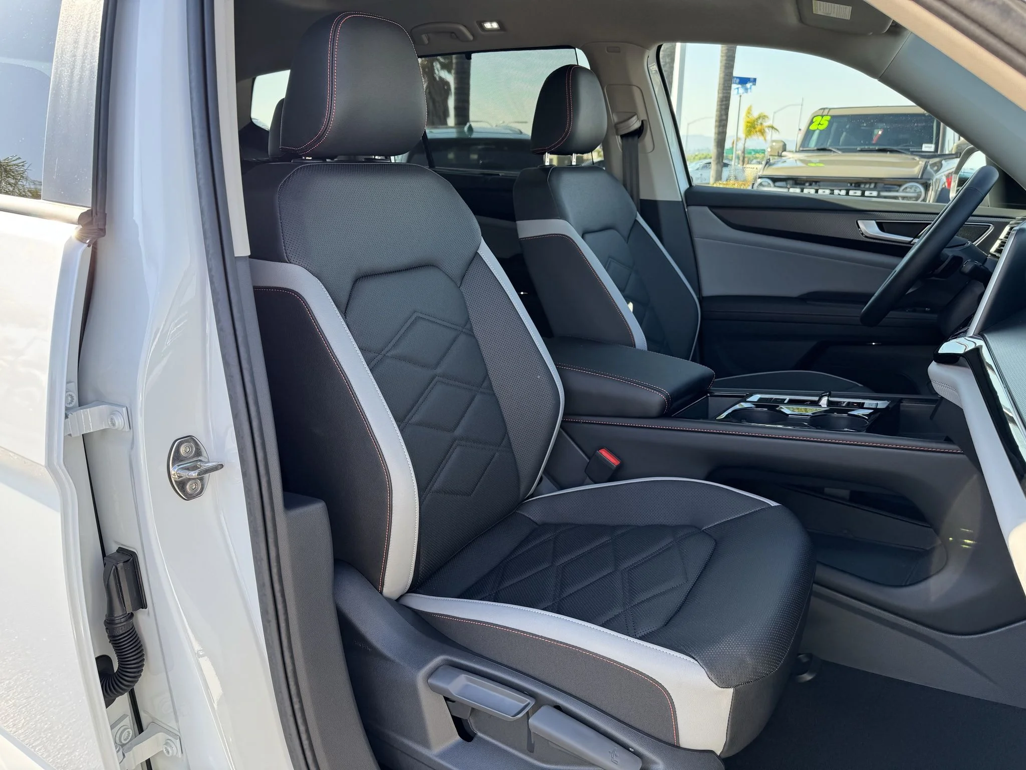 New 2026 Opal White Pearl Volkswagen 2.0T Peak Edition image 34