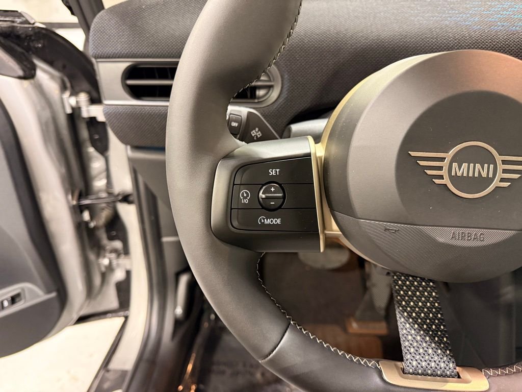2025 MINI Hardtop 2 Door Base - Photo 13