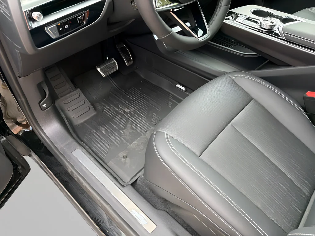 2027 Cadillac LYRIQ Luxury - Photo 19
