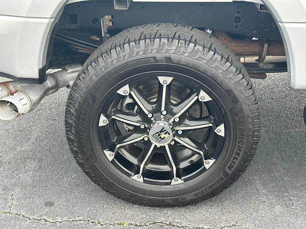 Used 2018 Silver Ford Lariat image 17