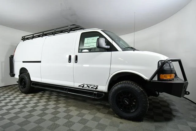 2025 Chevrolet Express Cargo Work Van - Photo 9