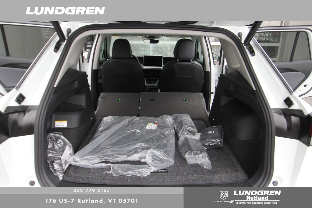 Used 2025 White Volkswagen 2.0T SE image 23
