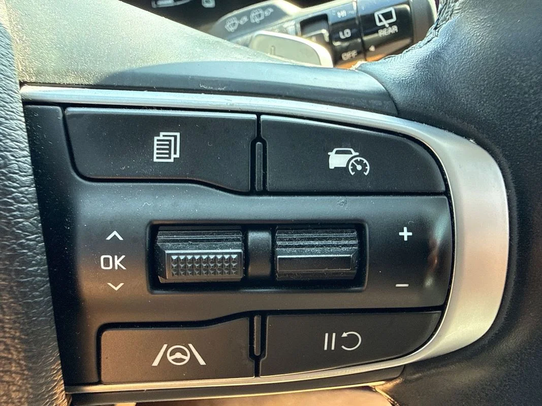 Used 2023  Kia EX image 28