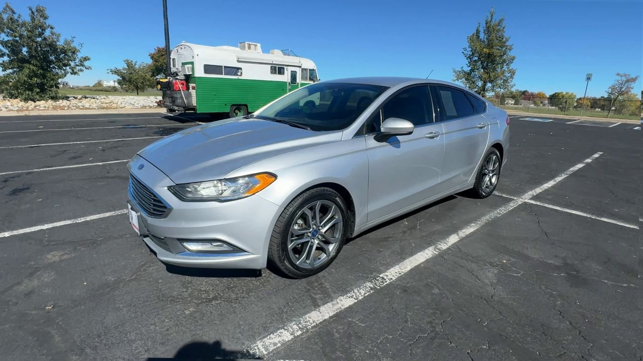 2017 Ford Fusion SE photo 4