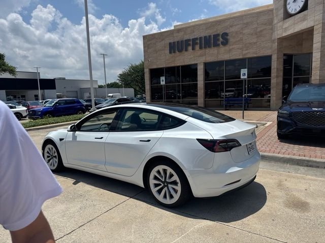 Used 2022  Tesla Base image 2