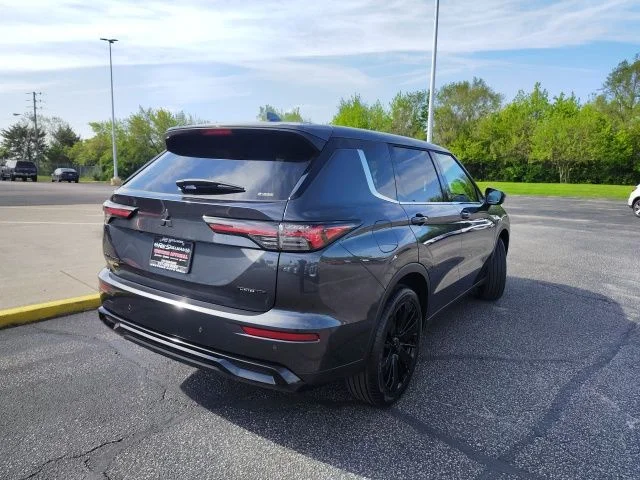 New 2026 Gray Mitsubishi SE image 6