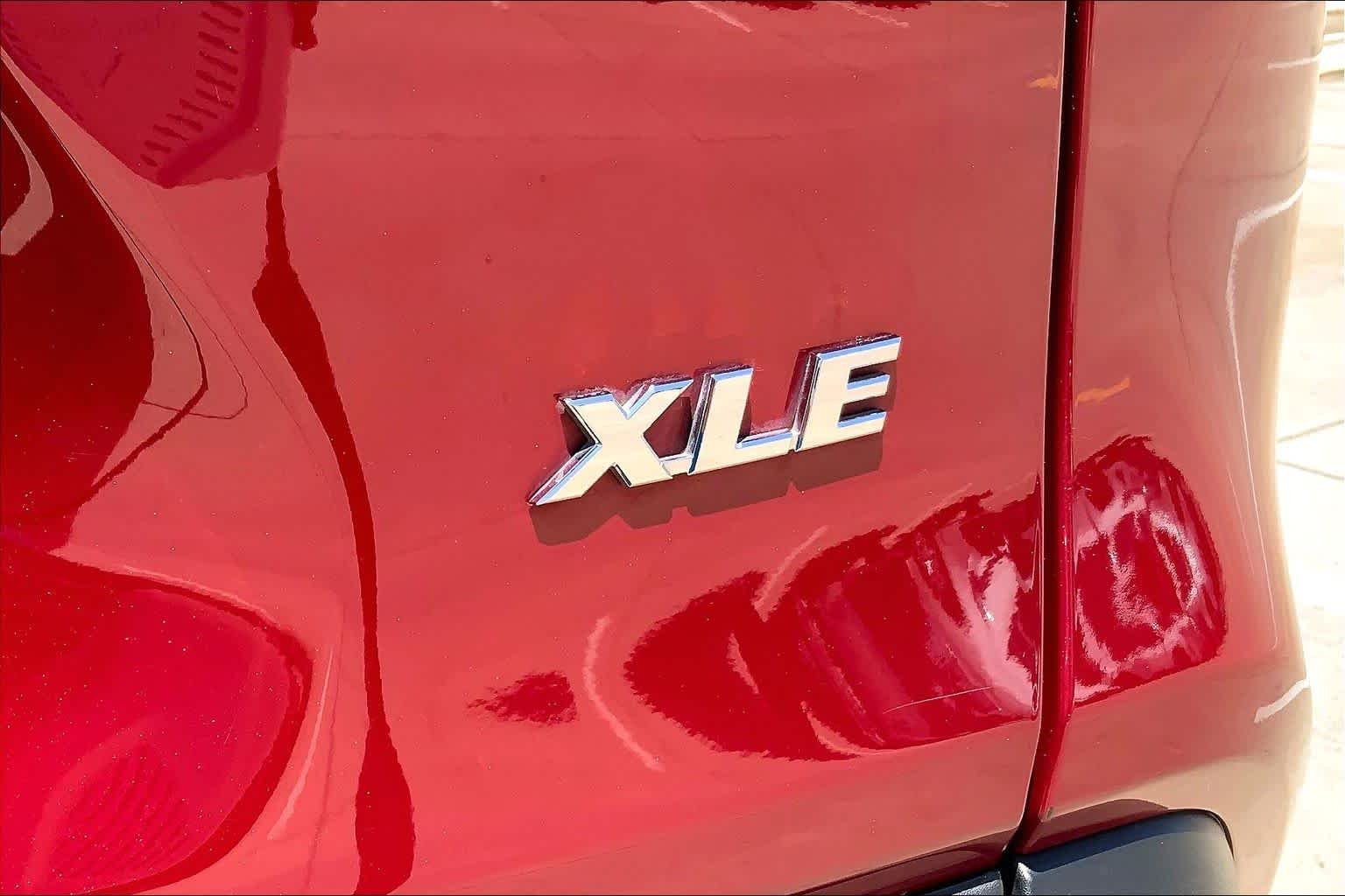 Used 2024 Ruby Flare Pearl Toyota XLE Premium image 10