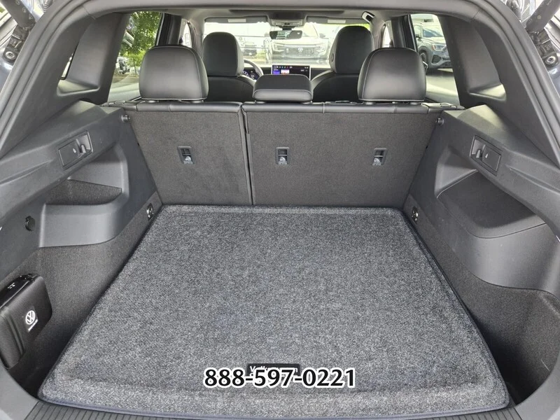 Used 2025 Platinum Gray Metallic Volkswagen 2.0T SE R-LINE BLACK image 18