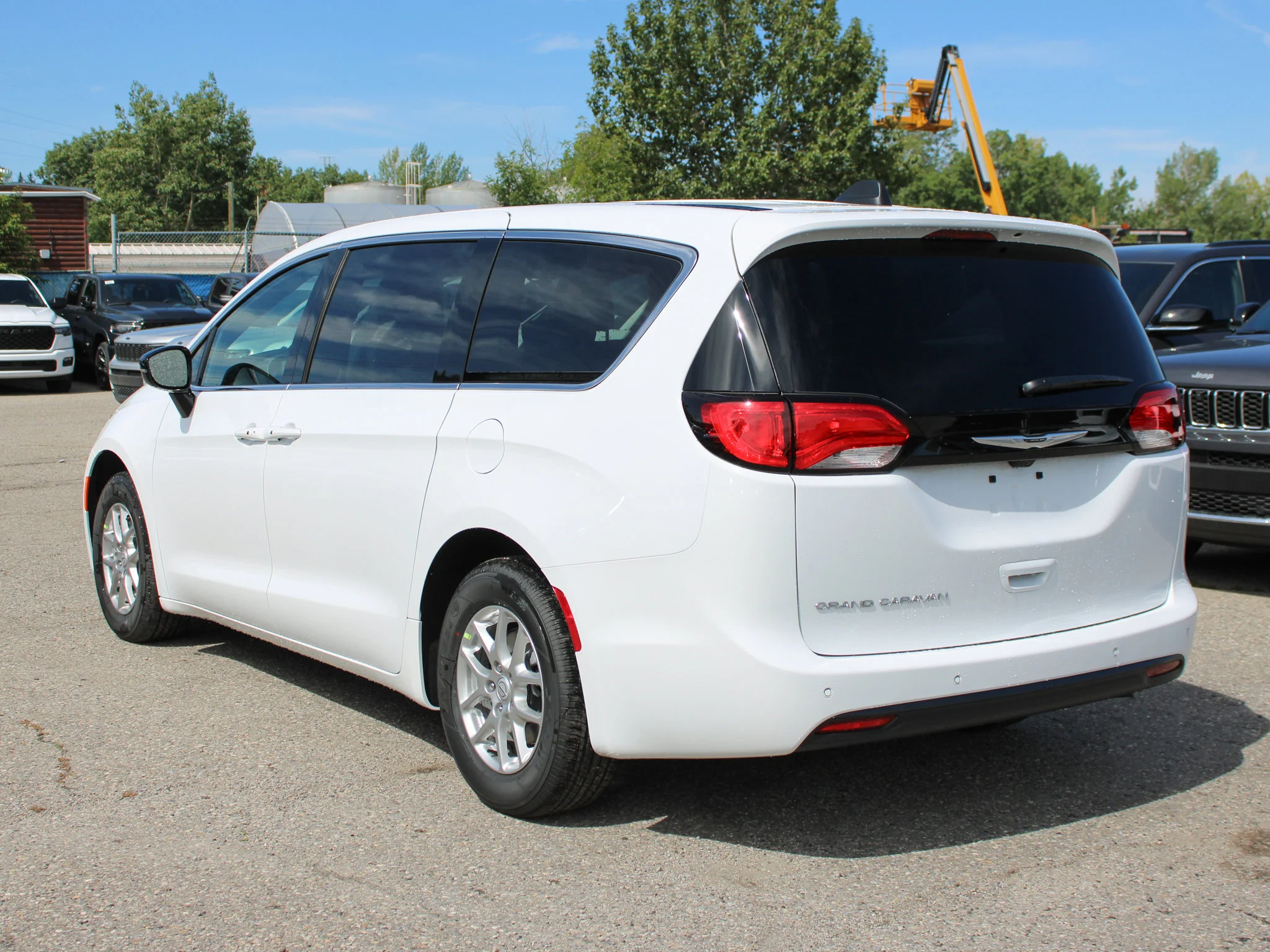 Used 2025 White Chrysler SXT*, Remote Start, Heated Leather, Lane Departure Warning image 3