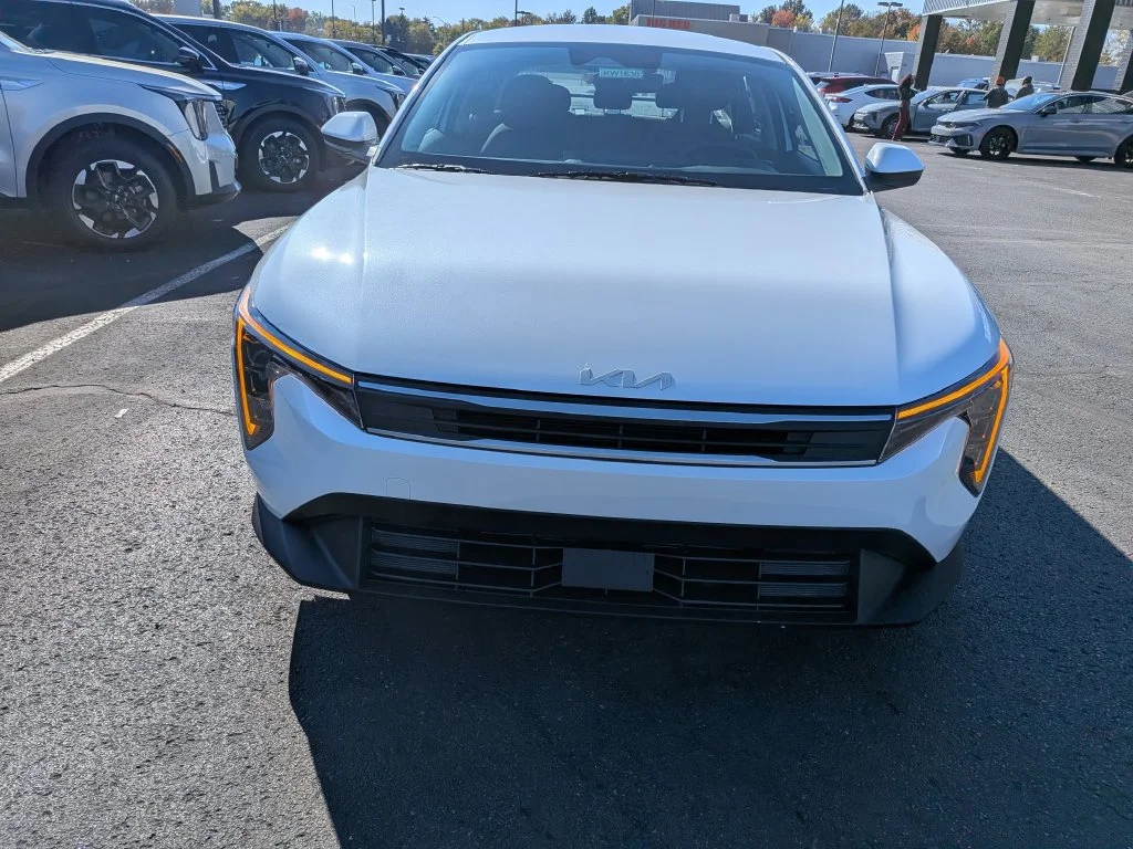 New 2027 Snow White Pearl Kia LXS image 29