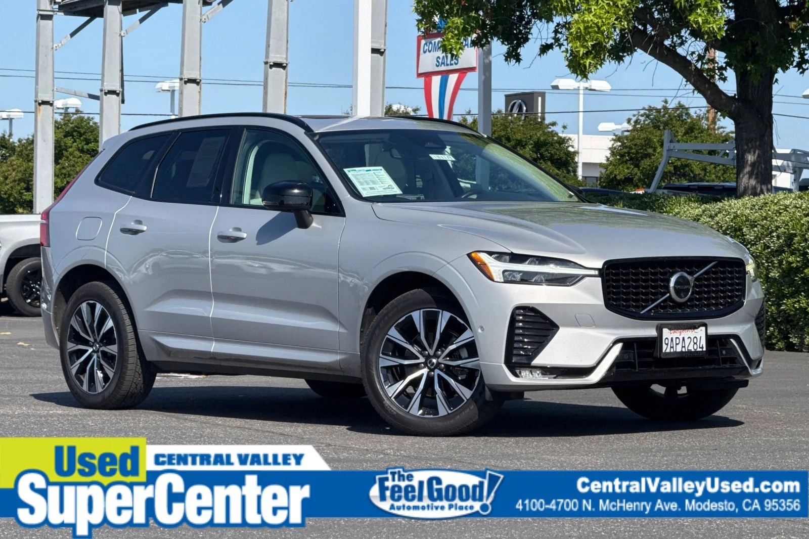 2023 Volvo XC60 B5 Plus Dark Theme AWD's photo