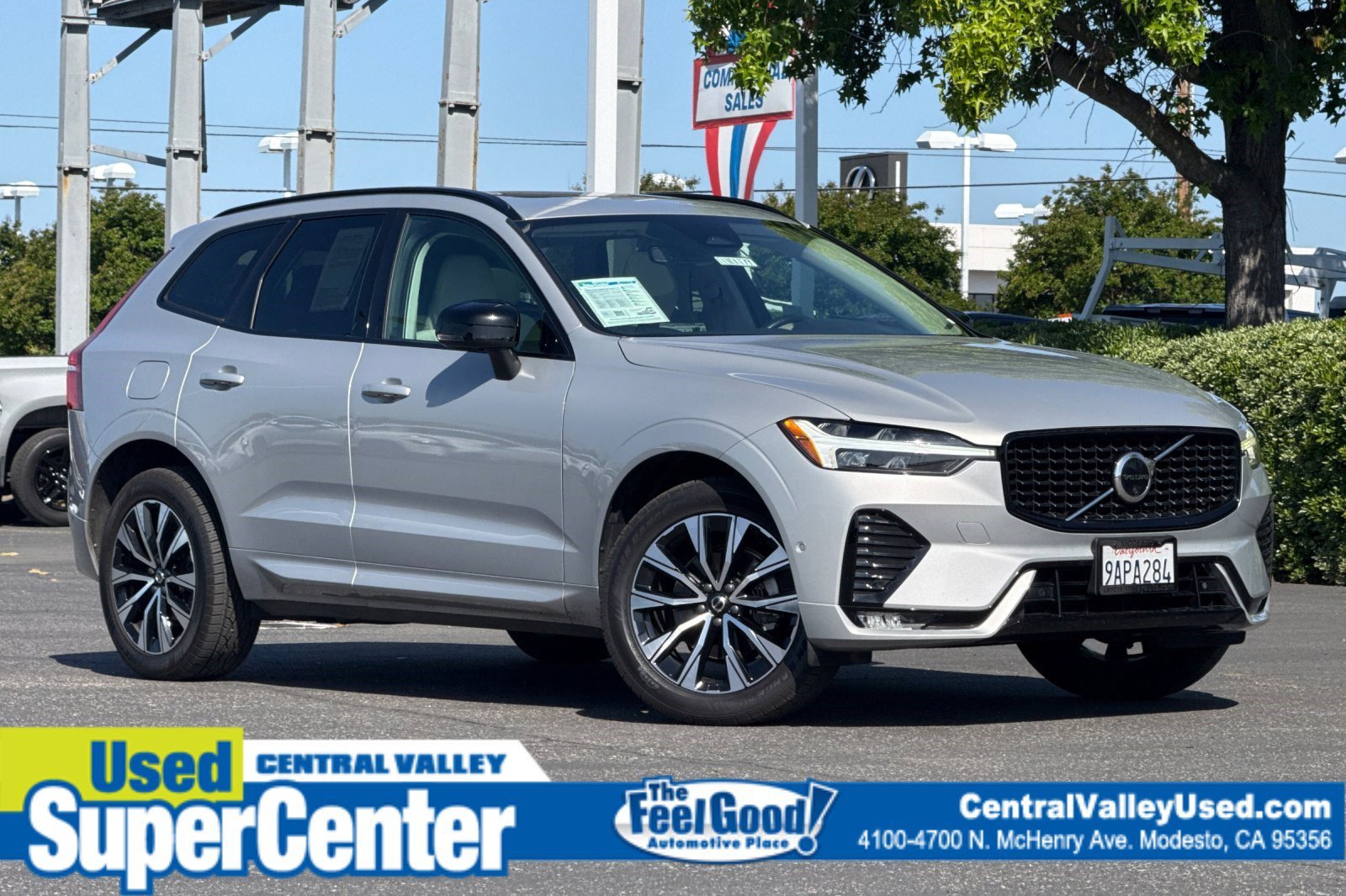 2023 Volvo XC60 B5 Plus Dark Theme AWD's photo