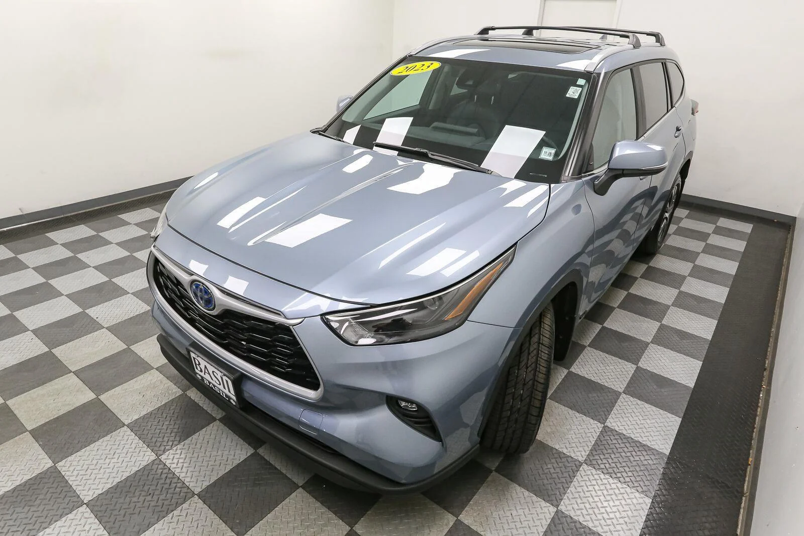 Used 2023 Moon Dust Toyota XLE image 6