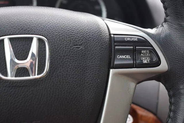 Used 2012 White Honda EX-L image 21