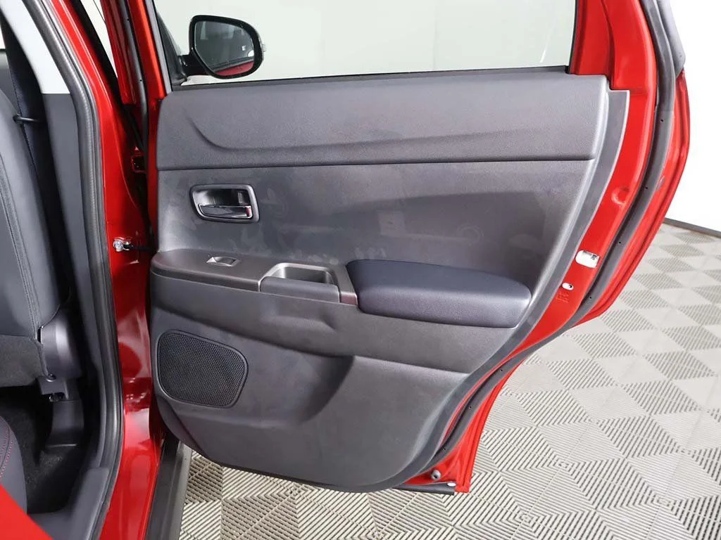 2025 Mitsubishi Outlander Sport SE - Photo 23