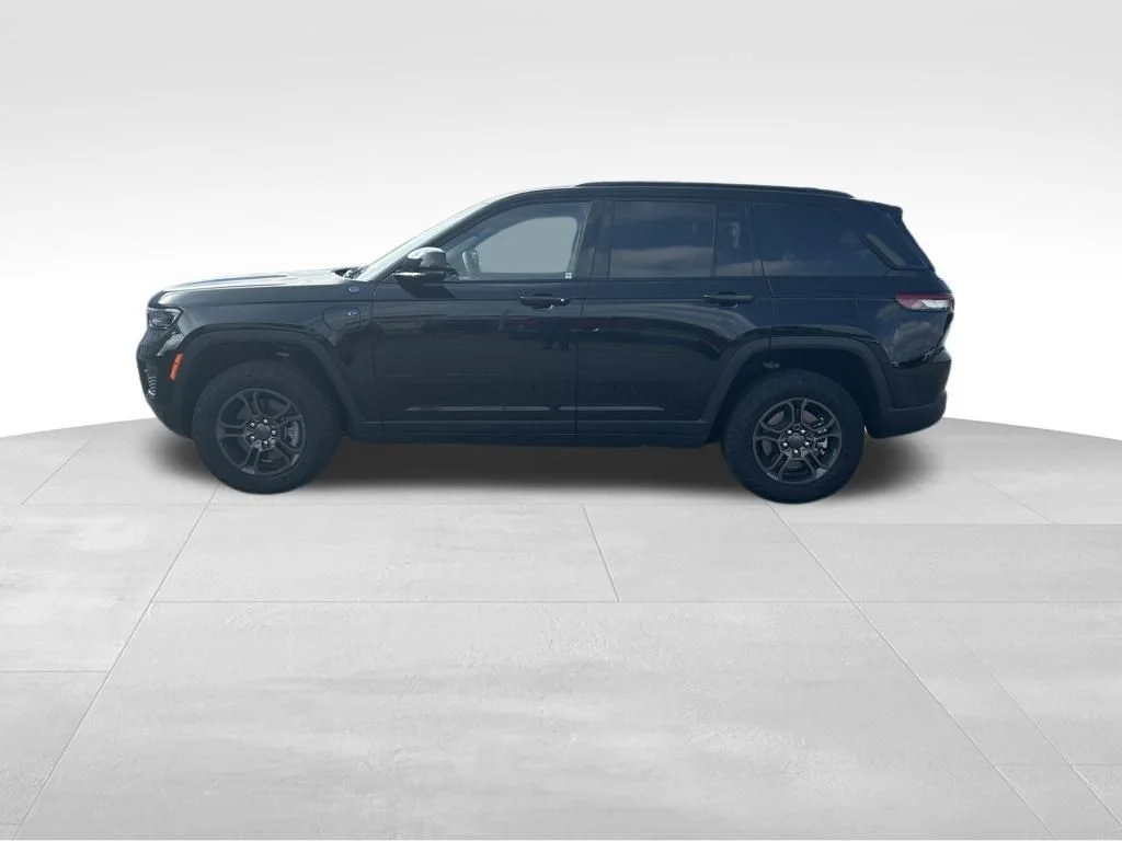 Used 2024 Black Jeep Trailhawk 4xe image 3