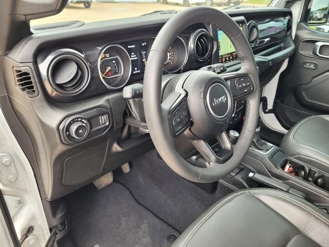 Used 2023 White Jeep Sport Altitude image 31