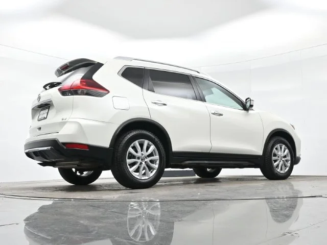 Used 2018 Pearl White Nissan SV image 31