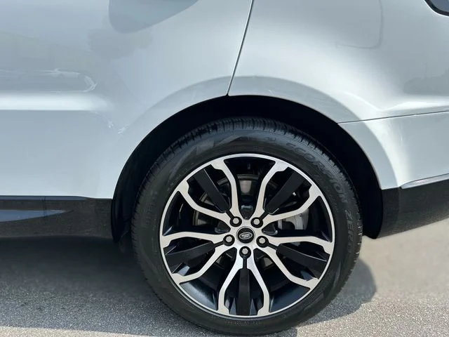Used 2022 White Land Rover HSE Silver Edition image 10